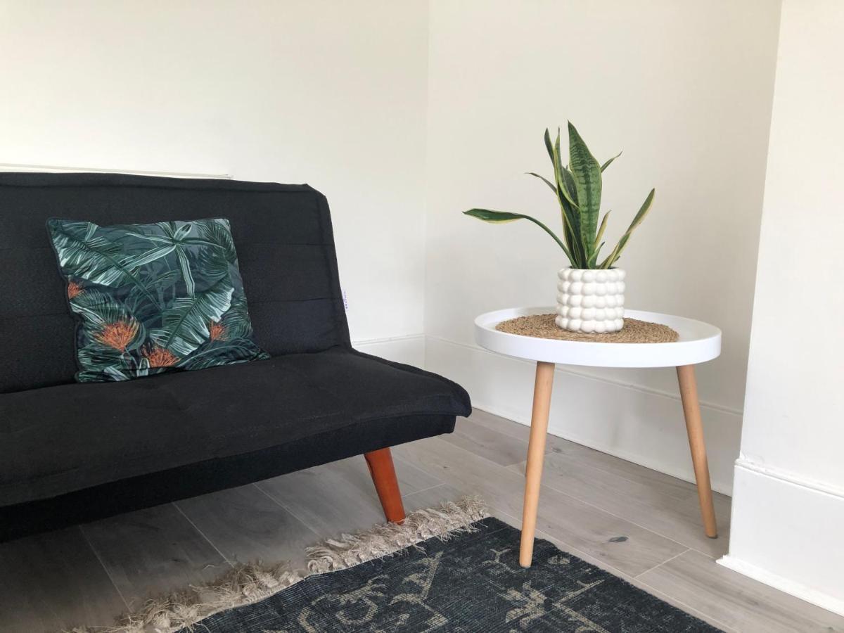 Bright Chiswick Apartment - Great Location ロンドン エクステリア 写真