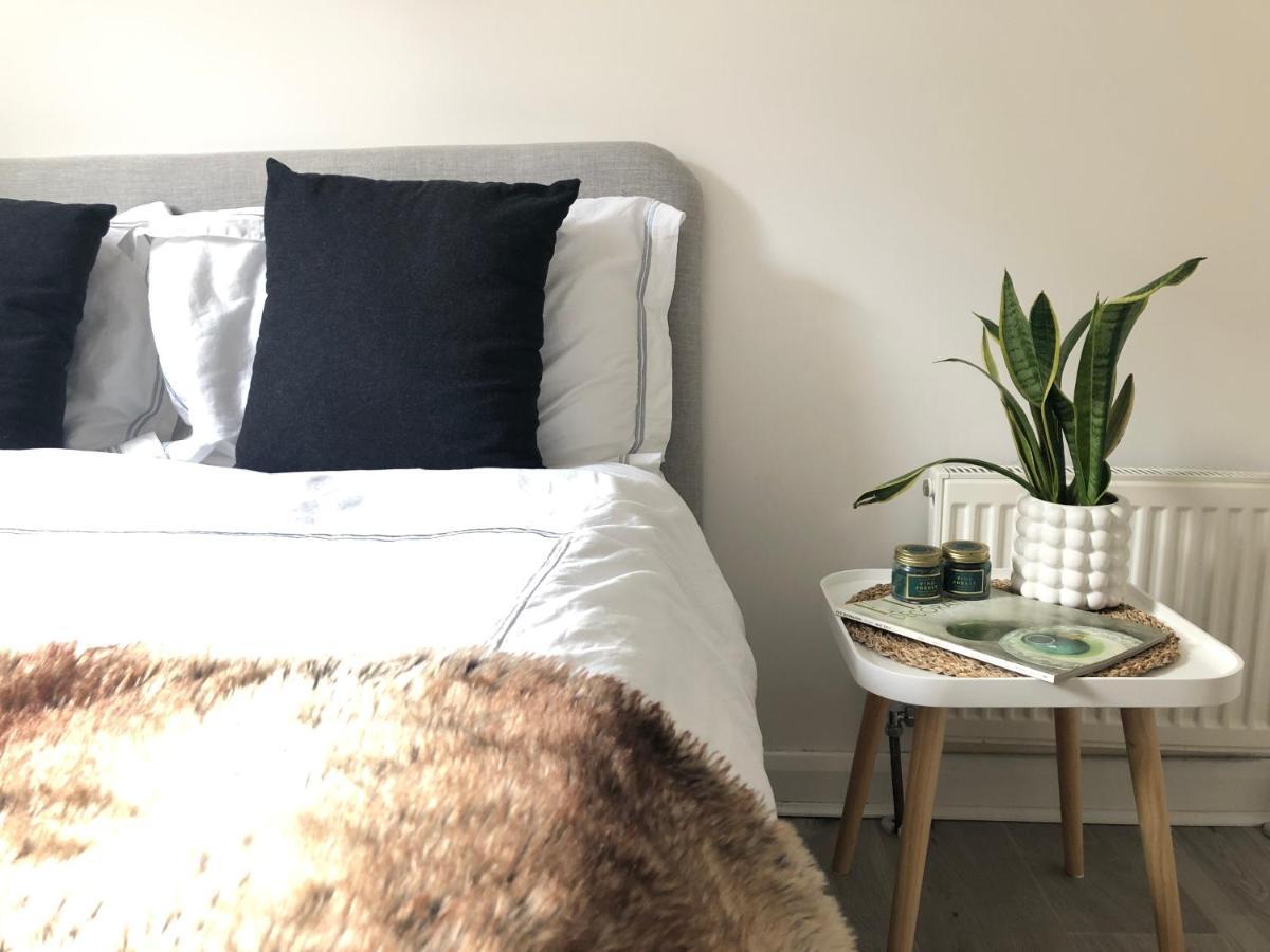 Bright Chiswick Apartment - Great Location ロンドン エクステリア 写真