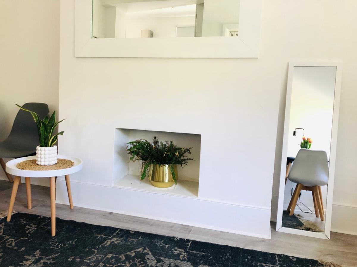Bright Chiswick Apartment - Great Location ロンドン エクステリア 写真