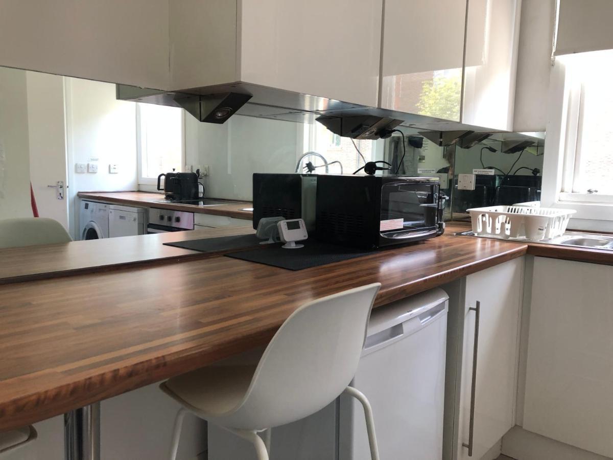 Bright Chiswick Apartment - Great Location ロンドン エクステリア 写真