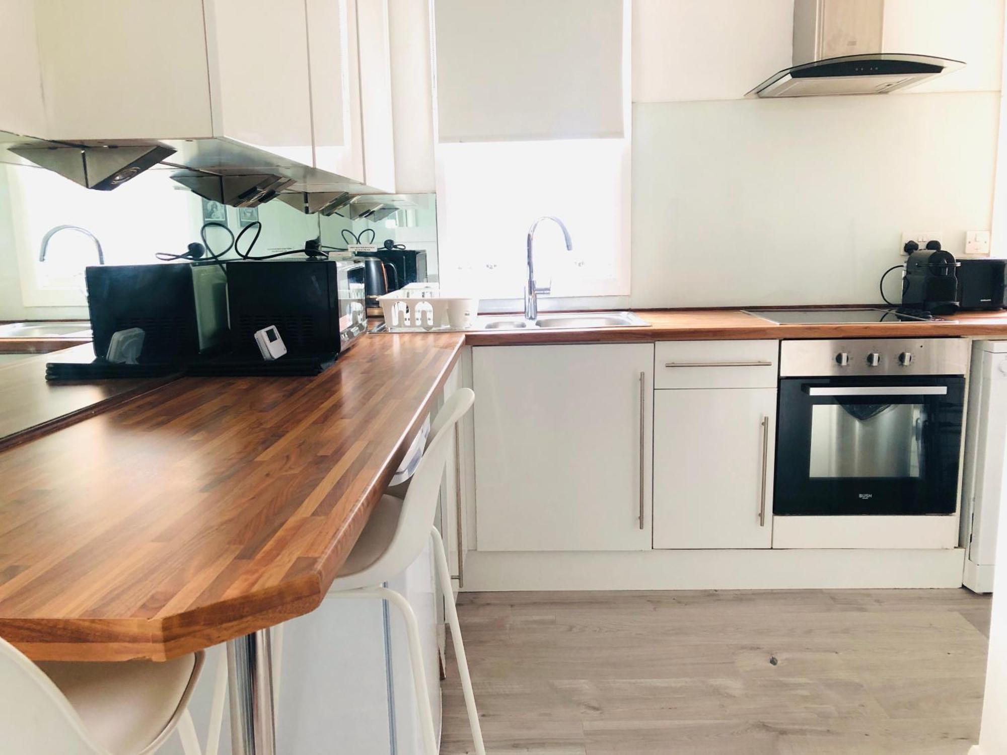 Bright Chiswick Apartment - Great Location ロンドン エクステリア 写真
