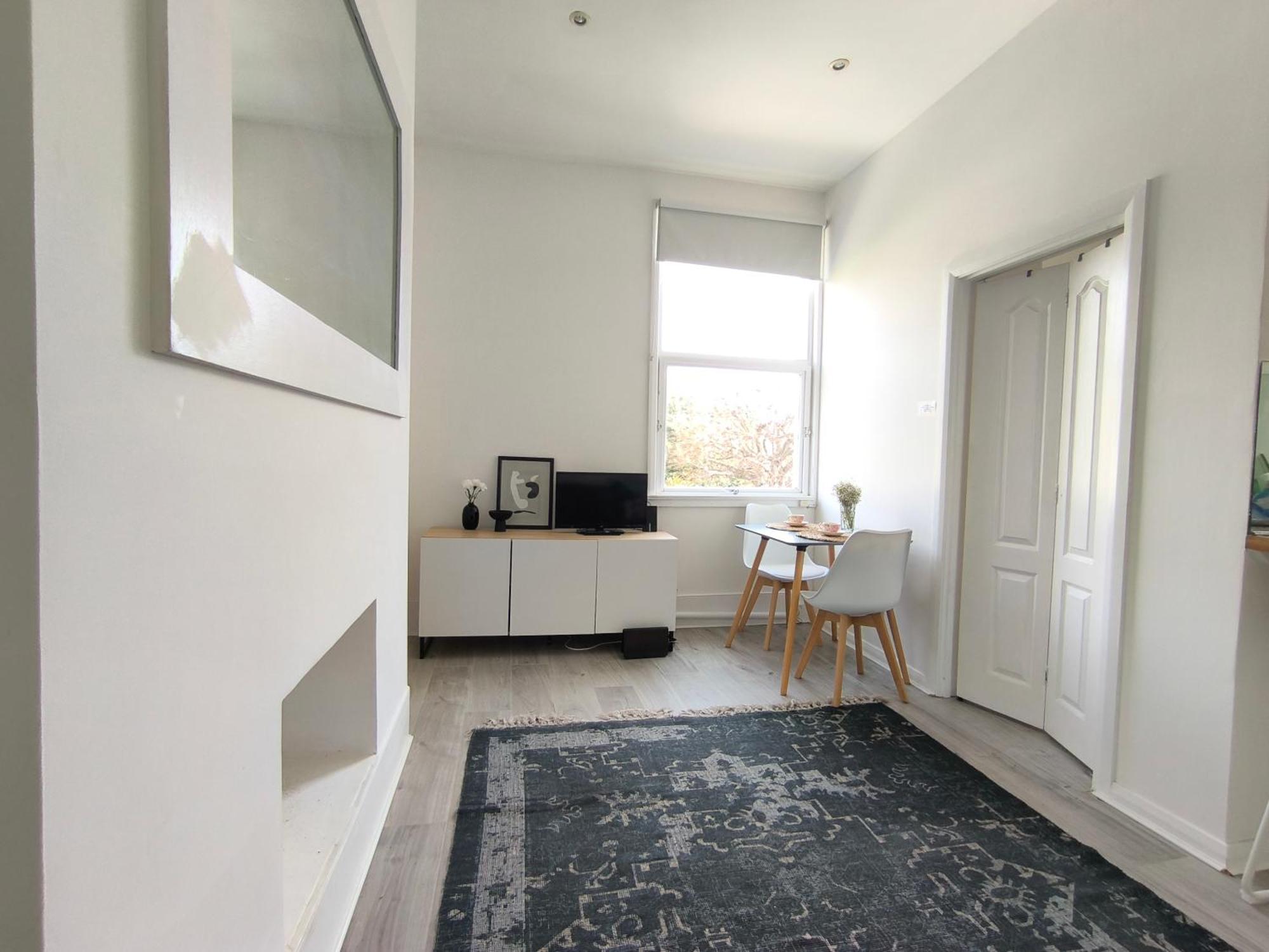 Bright Chiswick Apartment - Great Location ロンドン エクステリア 写真
