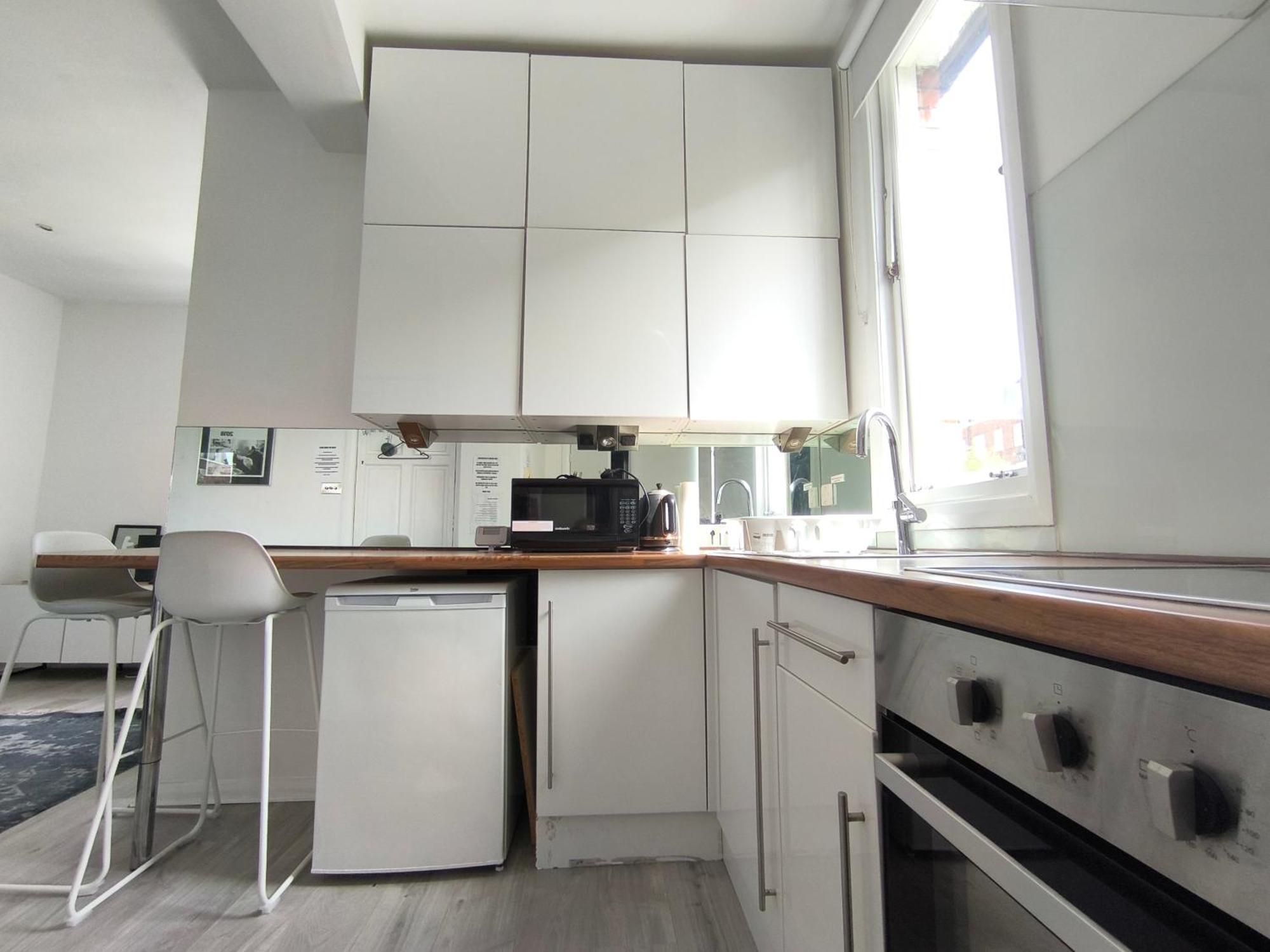 Bright Chiswick Apartment - Great Location ロンドン エクステリア 写真