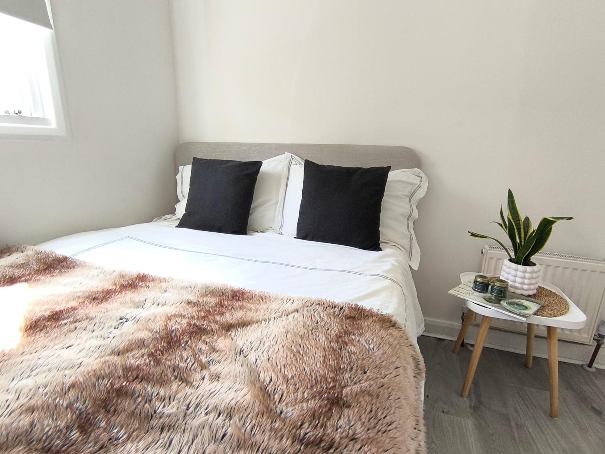 Bright Chiswick Apartment - Great Location ロンドン エクステリア 写真